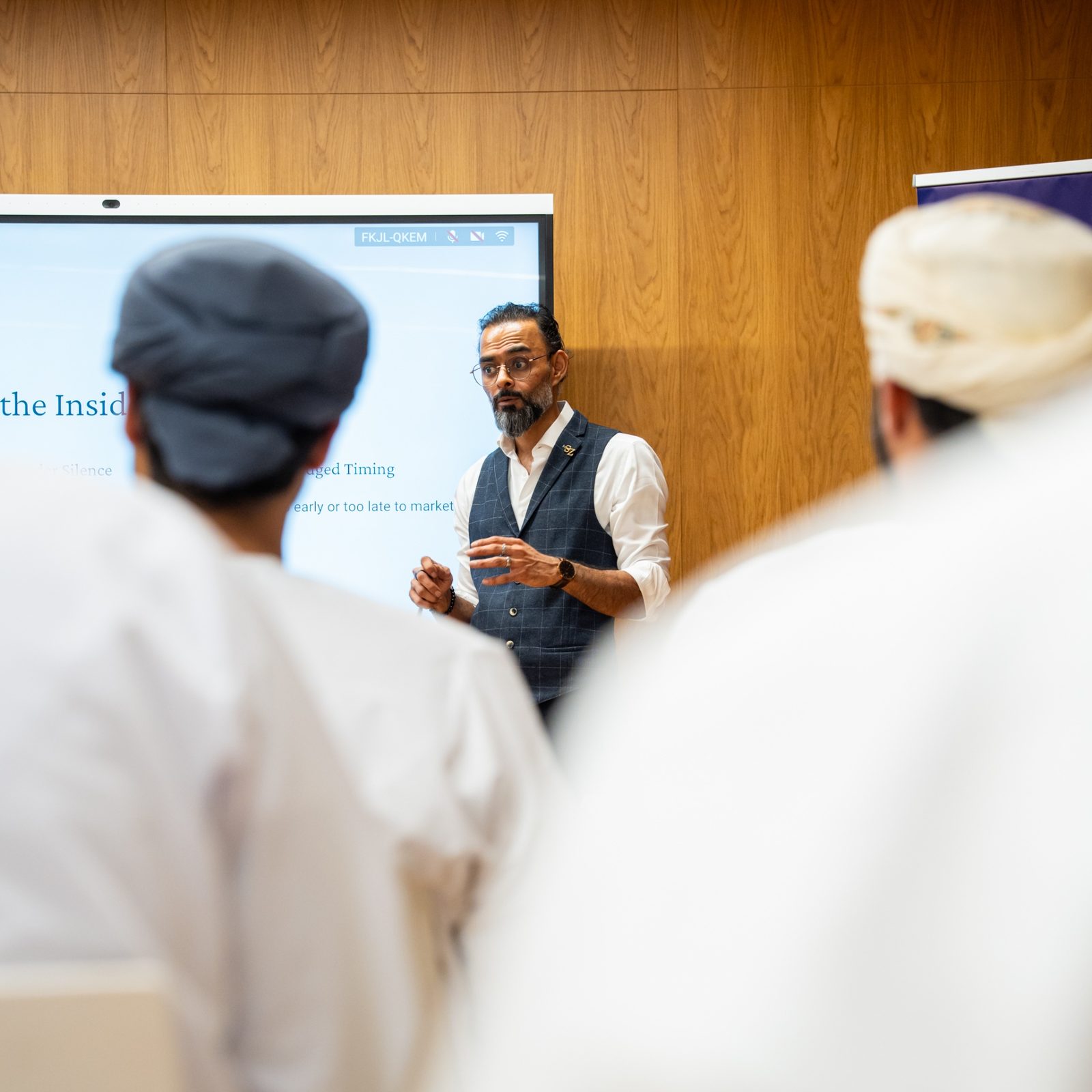 Zeeshan facilitating a working conversation at Oman Startup Hub